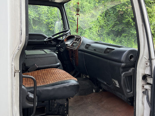 6 Lốp xe diesel sử dụng xe tải hạng nặng LHD Định vị lái với 3 chỗ ngồi