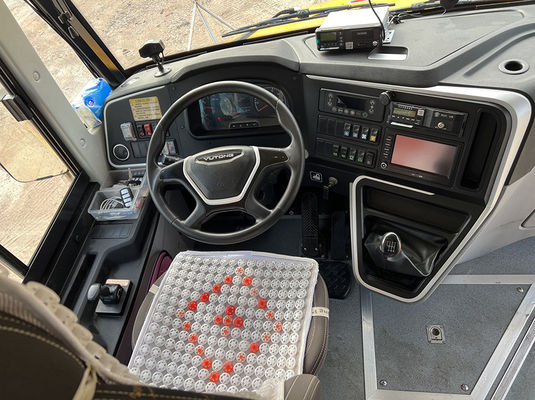 Xe buýt trường học 52 chỗ ngồi được sử dụng để vận chuyển học sinh