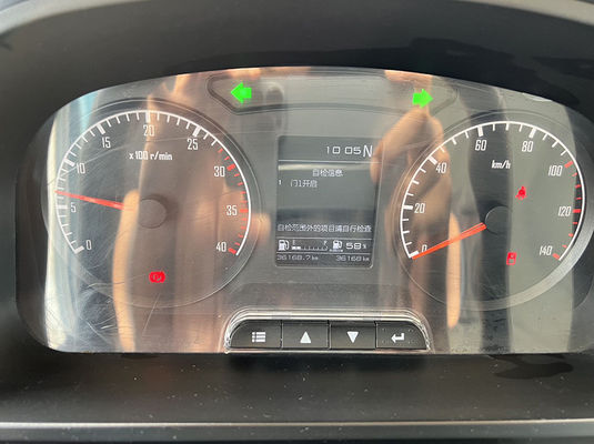 Xe buýt trường học 52 chỗ ngồi được sử dụng để vận chuyển học sinh