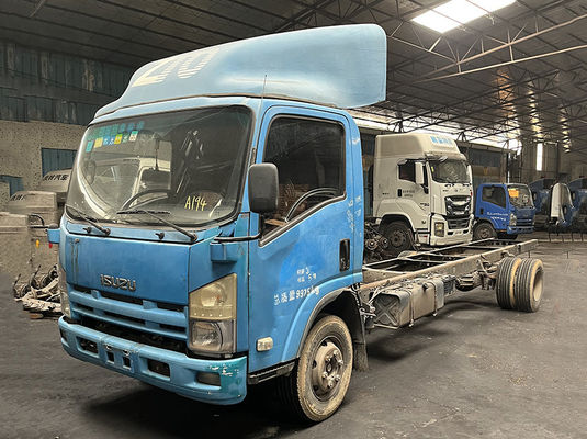 Isuzu sử dụng xe tải truyền động 4X2 lái với 6 lốp xe