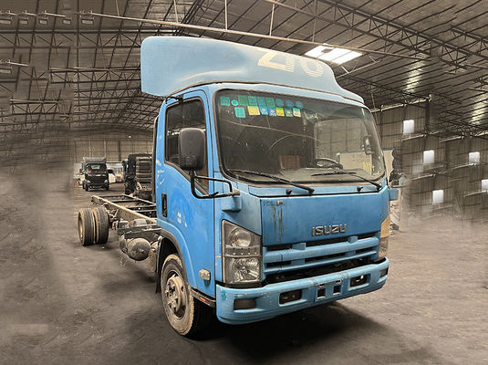 Isuzu sử dụng xe tải truyền động 4X2 lái với 6 lốp xe