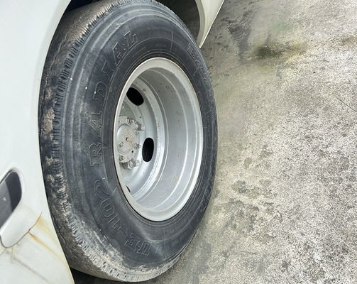 Xe buýt cũ tiêu chuẩn khí thải Euro 3 với vị trí lái LHD Động cơ xăng