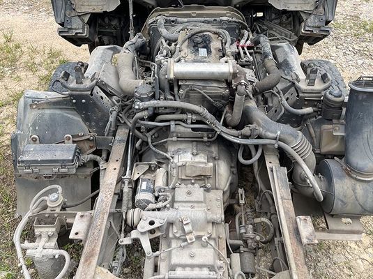 Isuzu sử dụng xe tải xe tải 4KH1Động cơ diesel Xe tải với 2 cửa cho vận chuyển hạng nặng