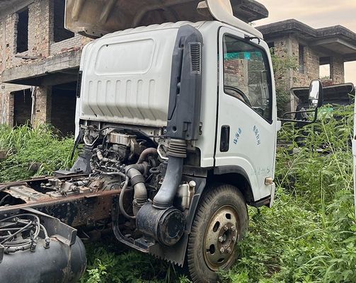 Xe tải cũ Isuzu ELF 600p Xe tải hàng hóa 4KH1 Động cơ diesel và thân xe màu trắng