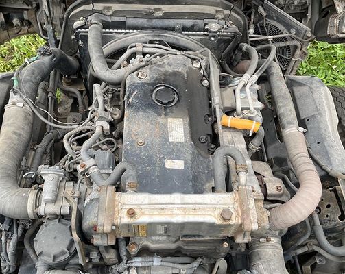 Xe tải cũ Isuzu ELF 600p Xe tải hàng hóa 4KH1 Động cơ diesel và thân xe màu trắng