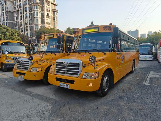 56 chỗ ngồi sử dụng xe buýt trường học màu vàng với xe nâng xe lăn và nhiên liệu diesel tuyệt vời