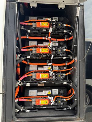 Một xe buýt Shenlong 36 chỗ dài 10 mét cũ